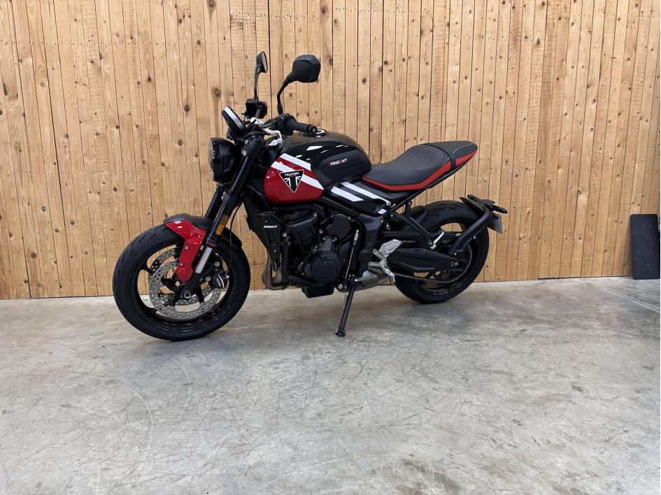 TRIUMPH TRIDENT 660