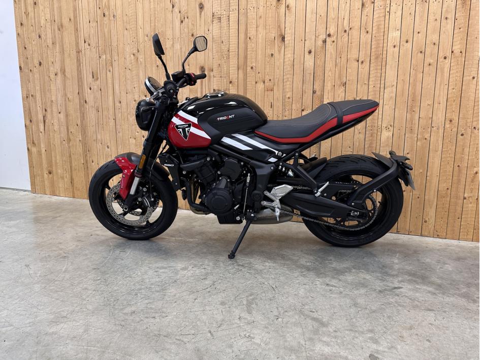 TRIUMPH TRIDENT 660