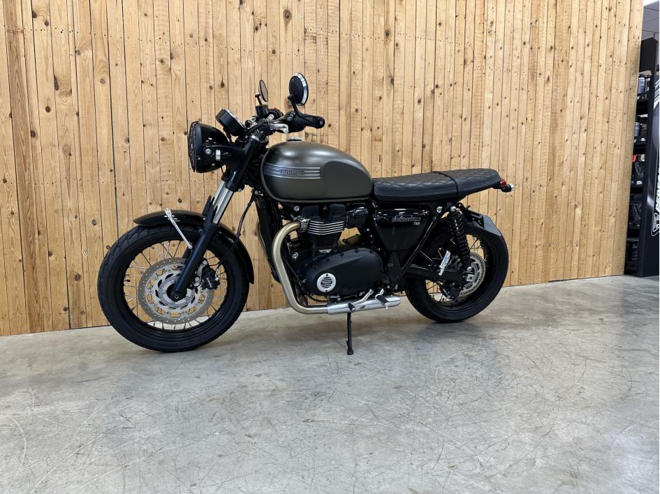 TRIUMPH BONNEVILLE  T100