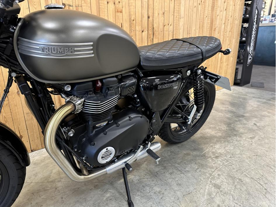 TRIUMPH BONNEVILLE  T100