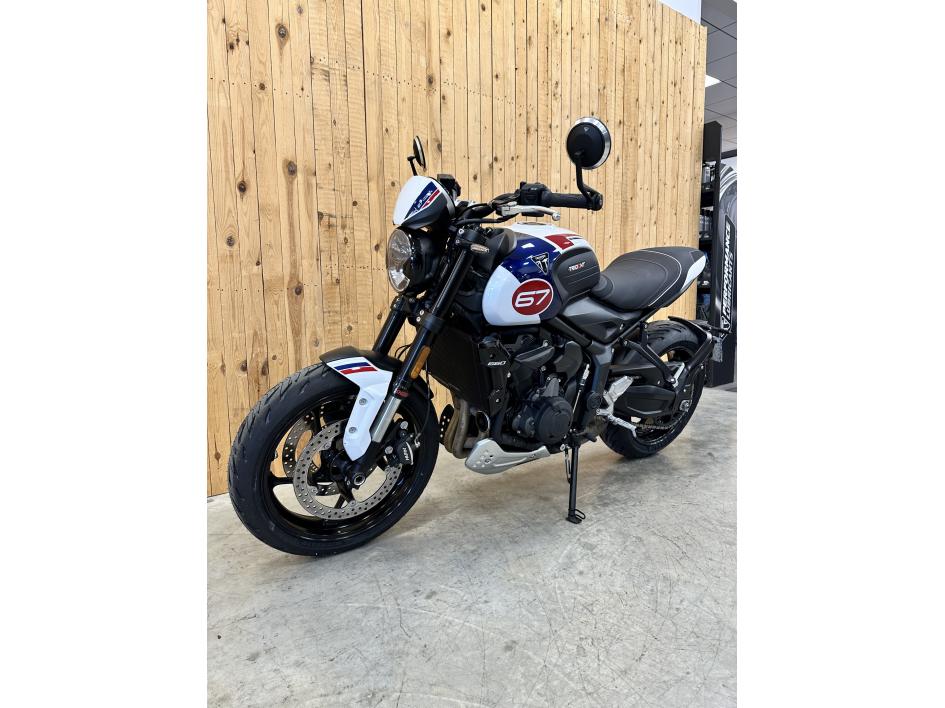 TRIUMPH TRIDENT 660 Tribute