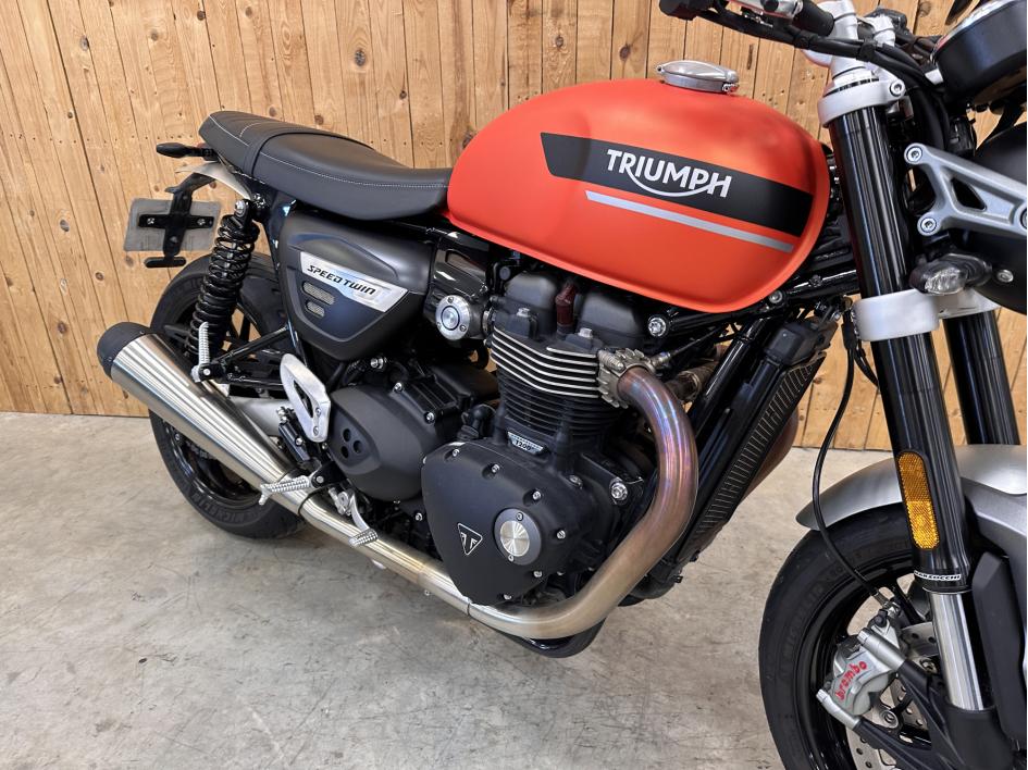 TRIUMPH SPEED TWIN 1200
