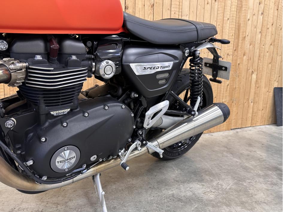 TRIUMPH SPEED TWIN 1200