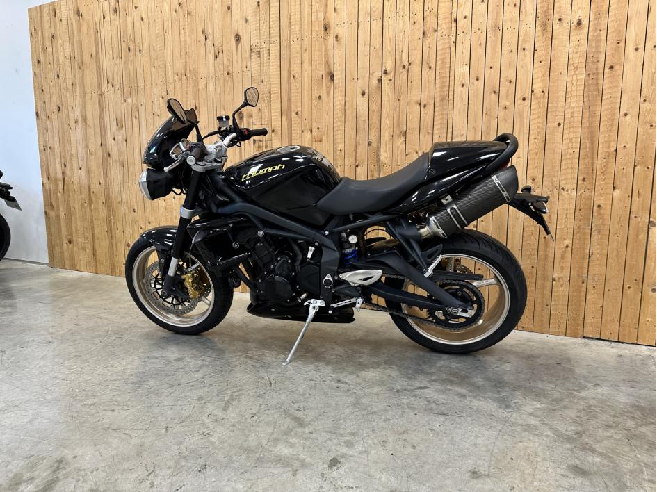 TRIUMPH STREET TRIPLE 675 R