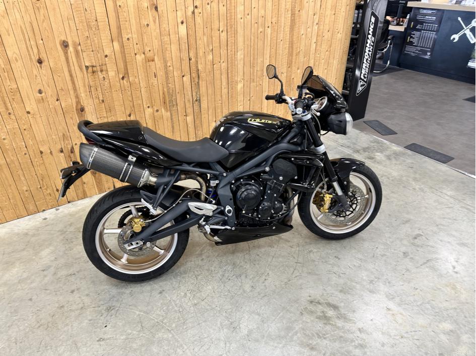 TRIUMPH STREET TRIPLE 675 R