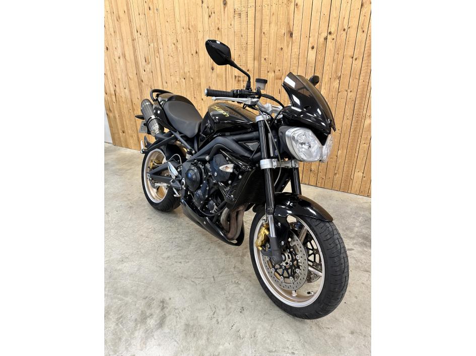 TRIUMPH STREET TRIPLE 675 R
