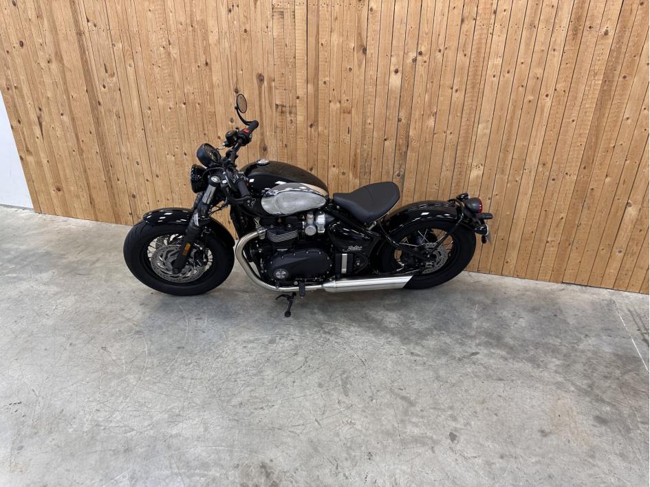 TRIUMPH BOBBER CHROME edition