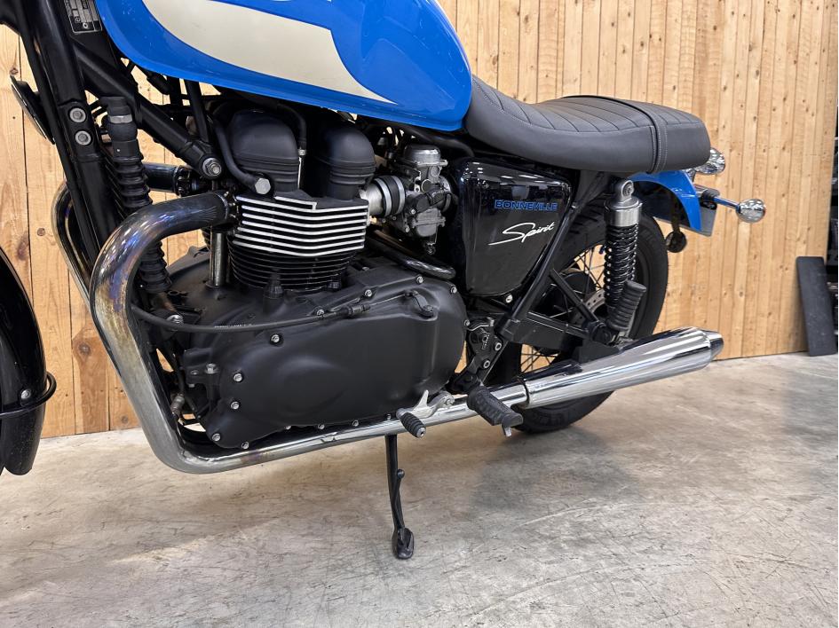 TRIUMPH BONNEVILLE T100 SPIRIT