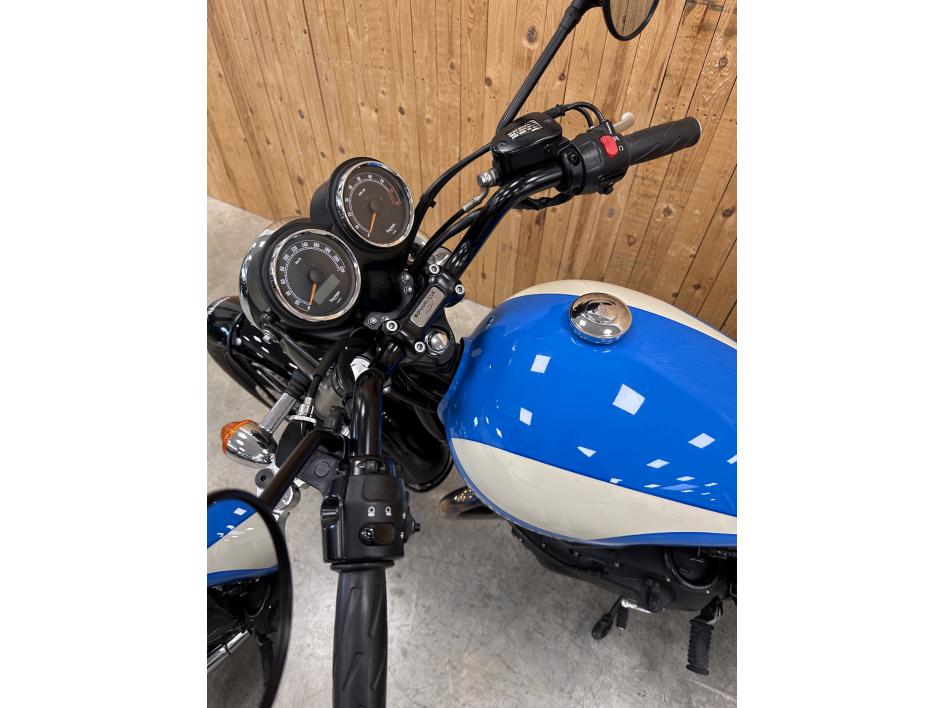 TRIUMPH BONNEVILLE T100 SPIRIT