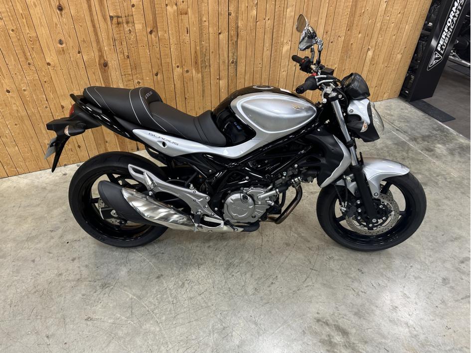 SUZUKI GLADIUS 650