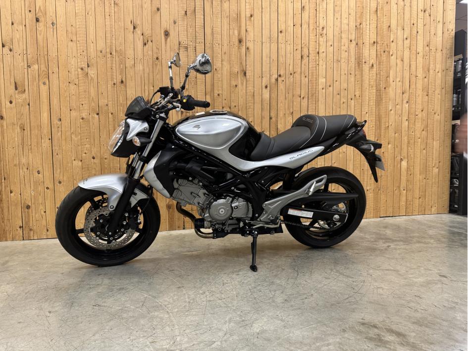 SUZUKI GLADIUS 650