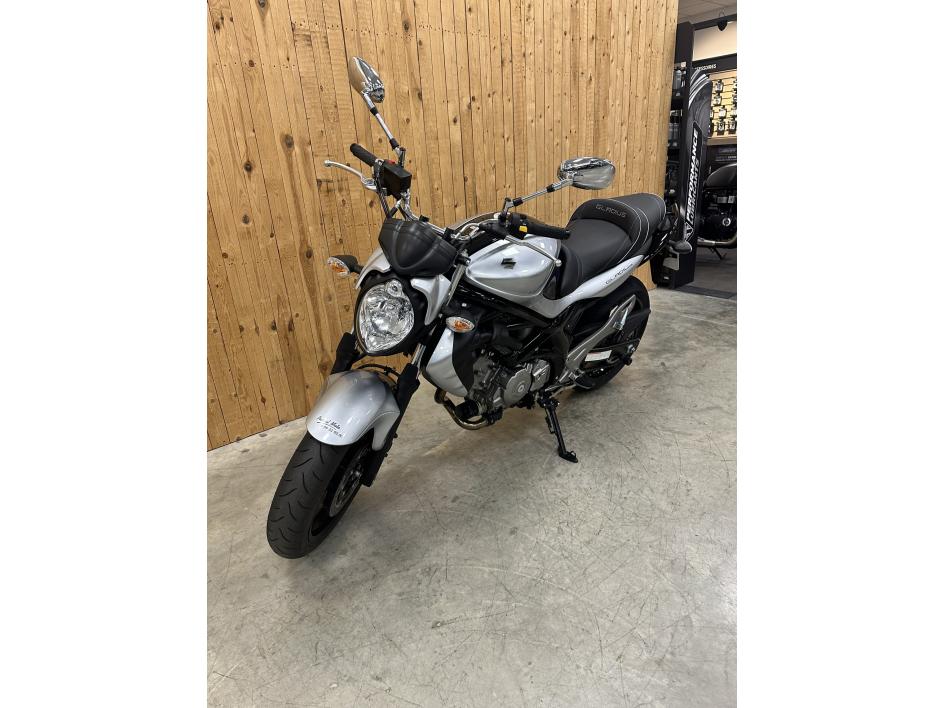 SUZUKI GLADIUS 650