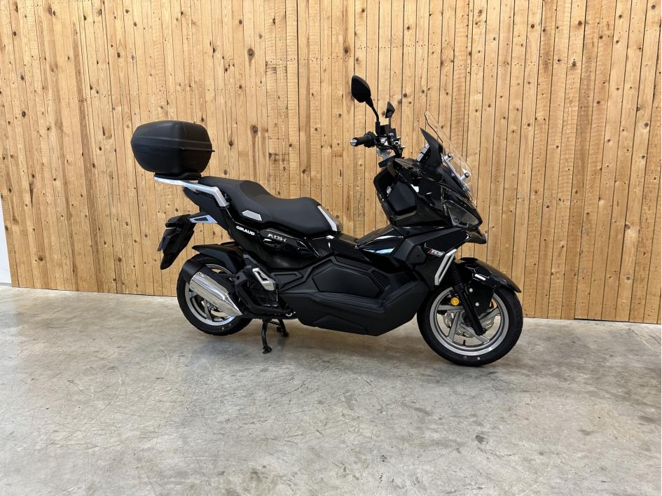 SCOOTER SYM ADX 125